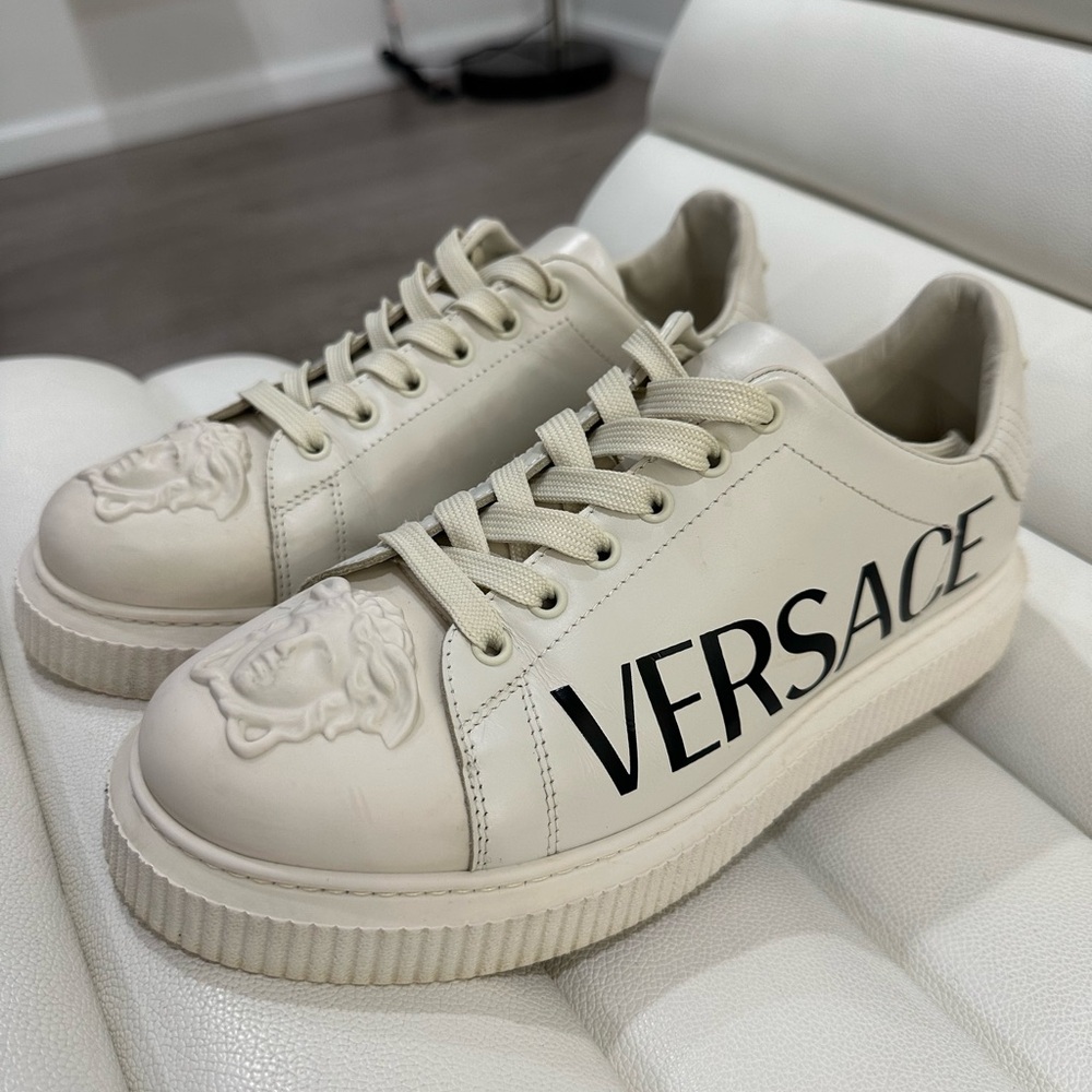 Versace Medusa Sneakers size 41 EU/8 US used in perfect condition no scratches